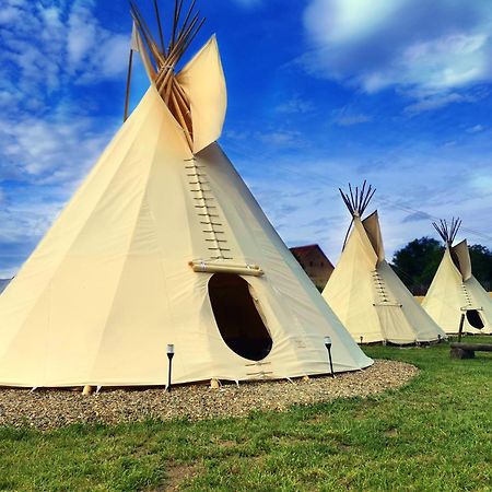 Hotel Teepee Camp Lounky à Chodouny Extérieur photo