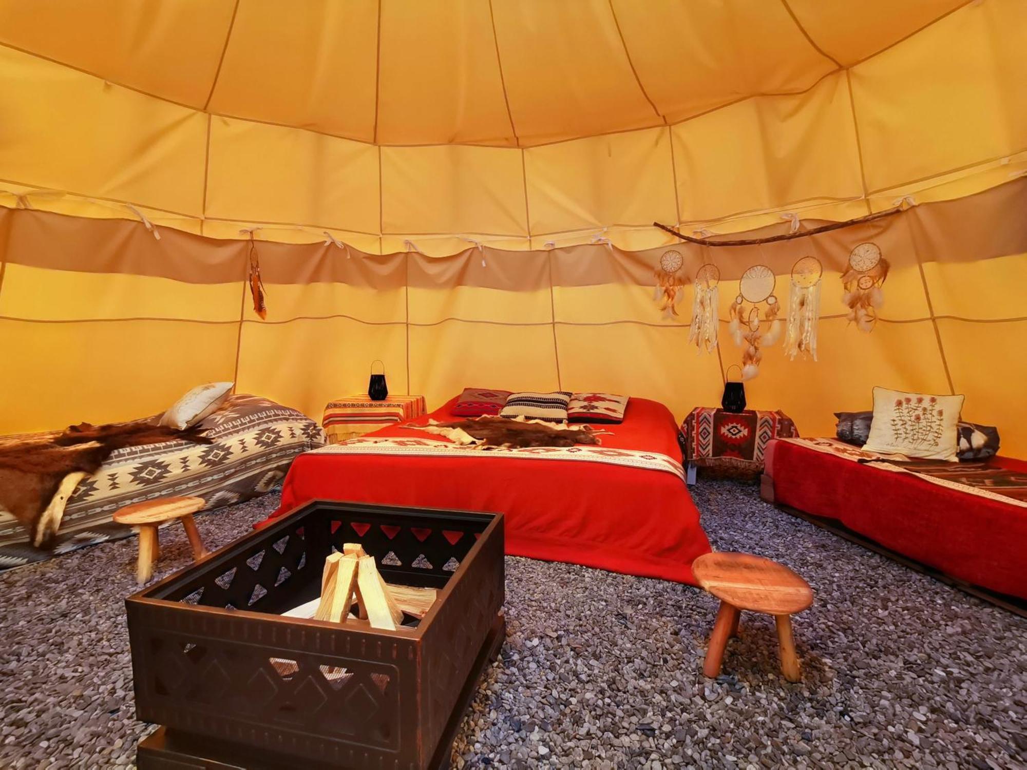 Hotel Teepee Camp Lounky à Chodouny Extérieur photo